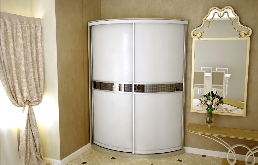 Угловой шкаф-купе