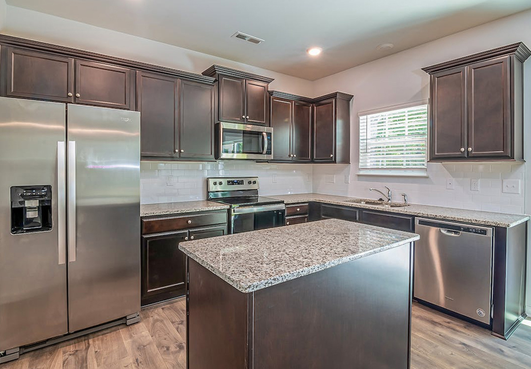 Купить Кухня из массива дерева "Маренго" под заказ, цена от 2900 руб., в рассрочку. Мебель из массива в Гомеле и Речице.