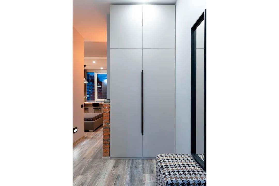 Купить Шкаф в прихожую "Silver" под заказ, цена от 900 руб., в рассрочку. Шкафы в Гомеле и Речице.