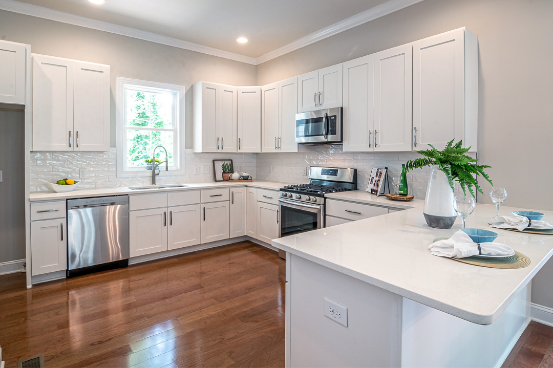 Купить Встроенная кухня "Whites" под заказ, цена от 11000 руб., в рассрочку. Кухни в Гомеле и Речице.