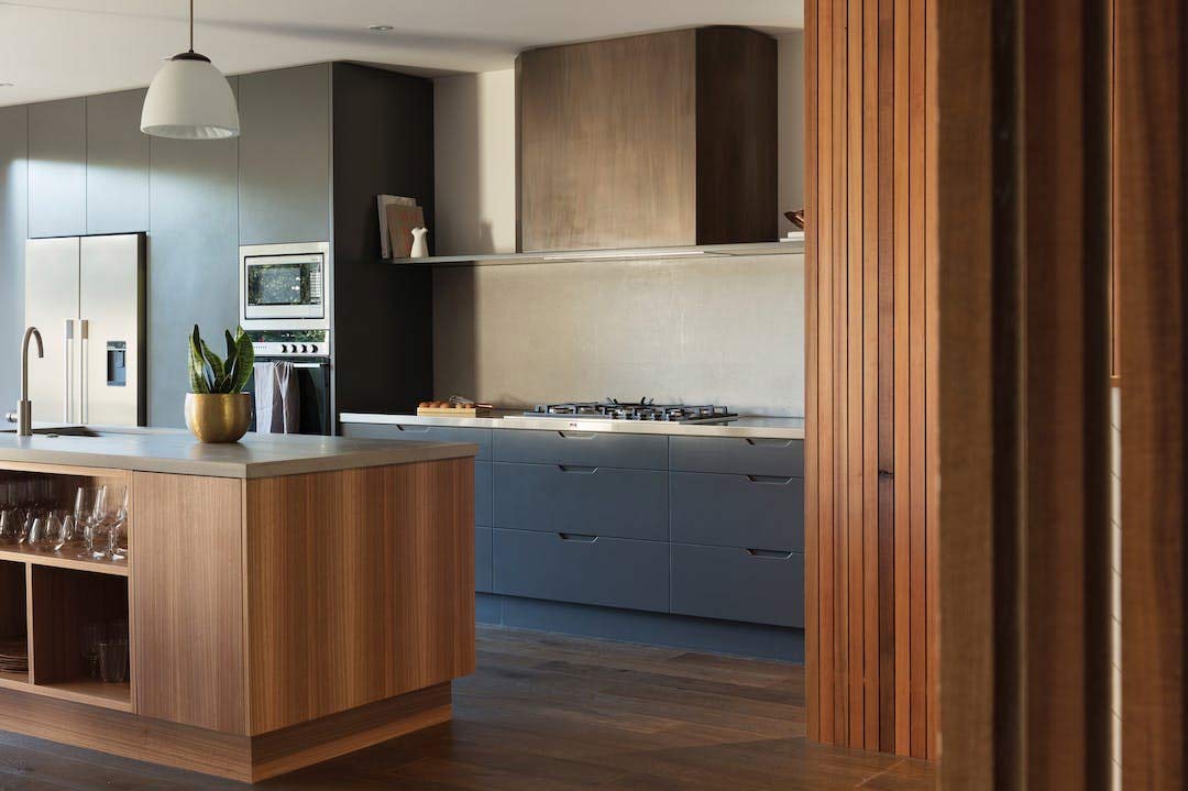 Купить Встроенная кухня "Spare" под заказ, цена от 9000 руб., в рассрочку. Кухни в Гомеле и Речице.