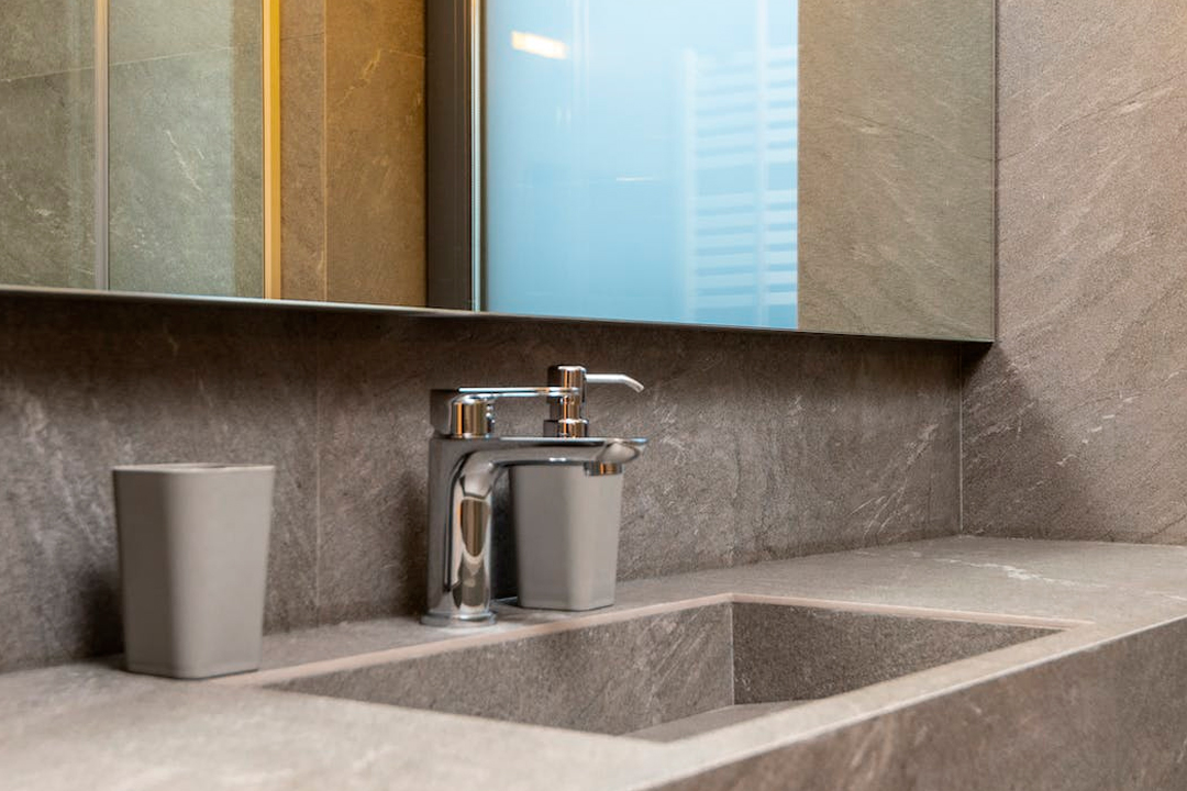 Купить Литая столешница с раковиной "Stone" под заказ, цена от 900 руб., в рассрочку. Мебель для ванной в Гомеле и Речице.