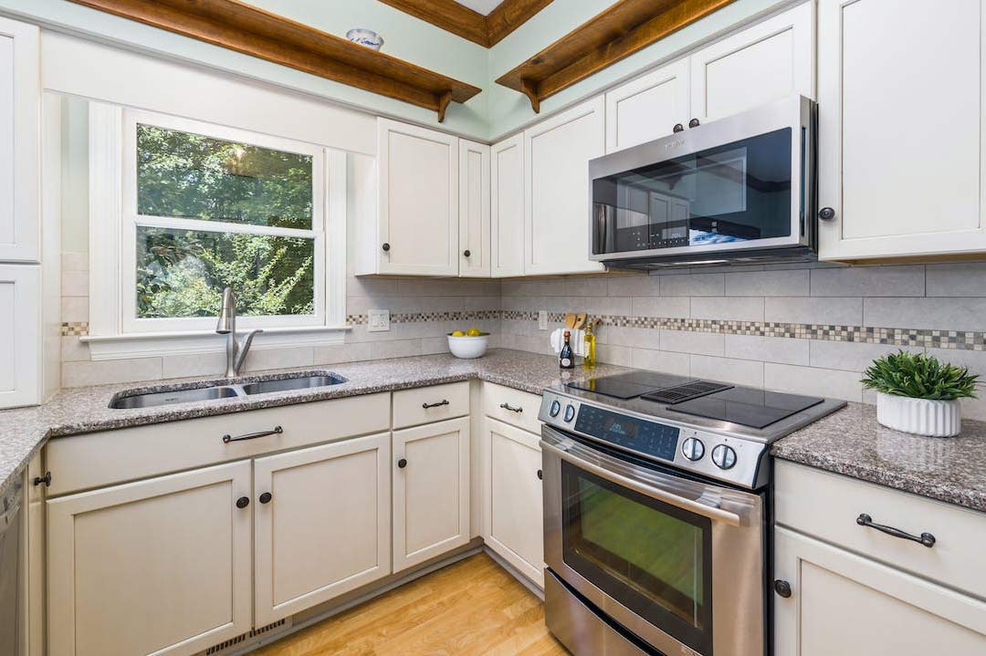 Купить Встроенная кухня "In Backwoods" под заказ, цена от 6500 руб., в рассрочку. Кухни в Гомеле и Речице.