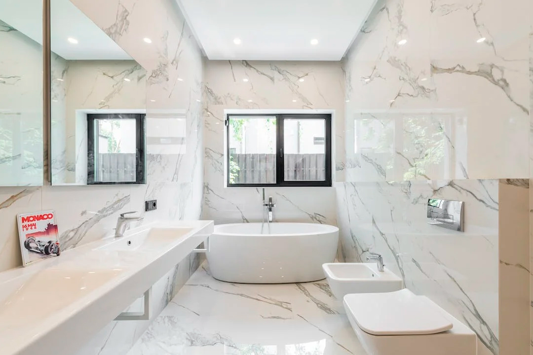 Литая столешница с раковиной "Royal White" Купить Литая столешница с раковиной "Royal White" под заказ, цена от 1900 руб., в рассрочку. Мебель для ванной в Гомеле и Речице.