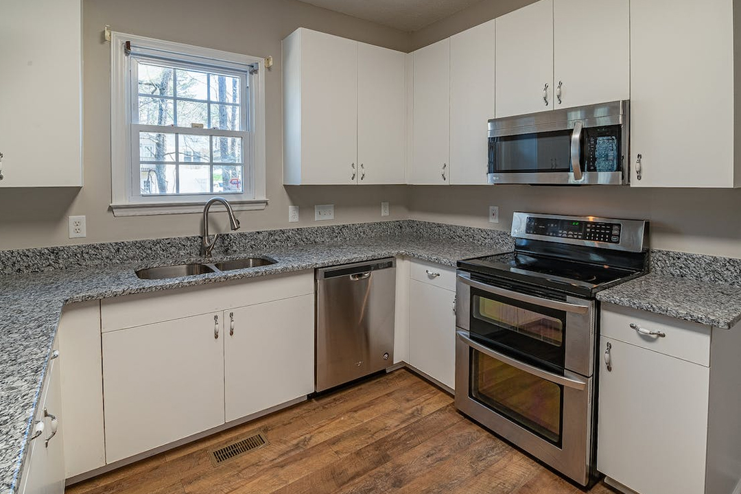 Купить Бюджетная кухня "Компромисс" под заказ, цена от 4000 руб., в рассрочку. Кухни в Гомеле и Речице.