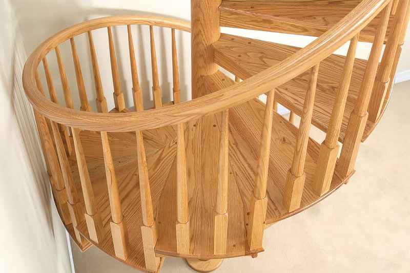 Купить Винтовая лестница из сосны под заказ, цена от 0 руб., в рассрочку. Лестницы в Гомеле и Речице.