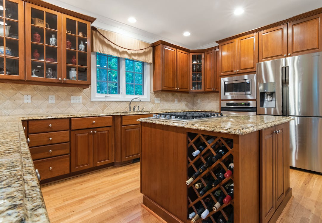 Купить Кухня из массива дерева "Sweet Nut" под заказ, цена от 4500 руб., в рассрочку. Мебель из массива в Гомеле и Речице.