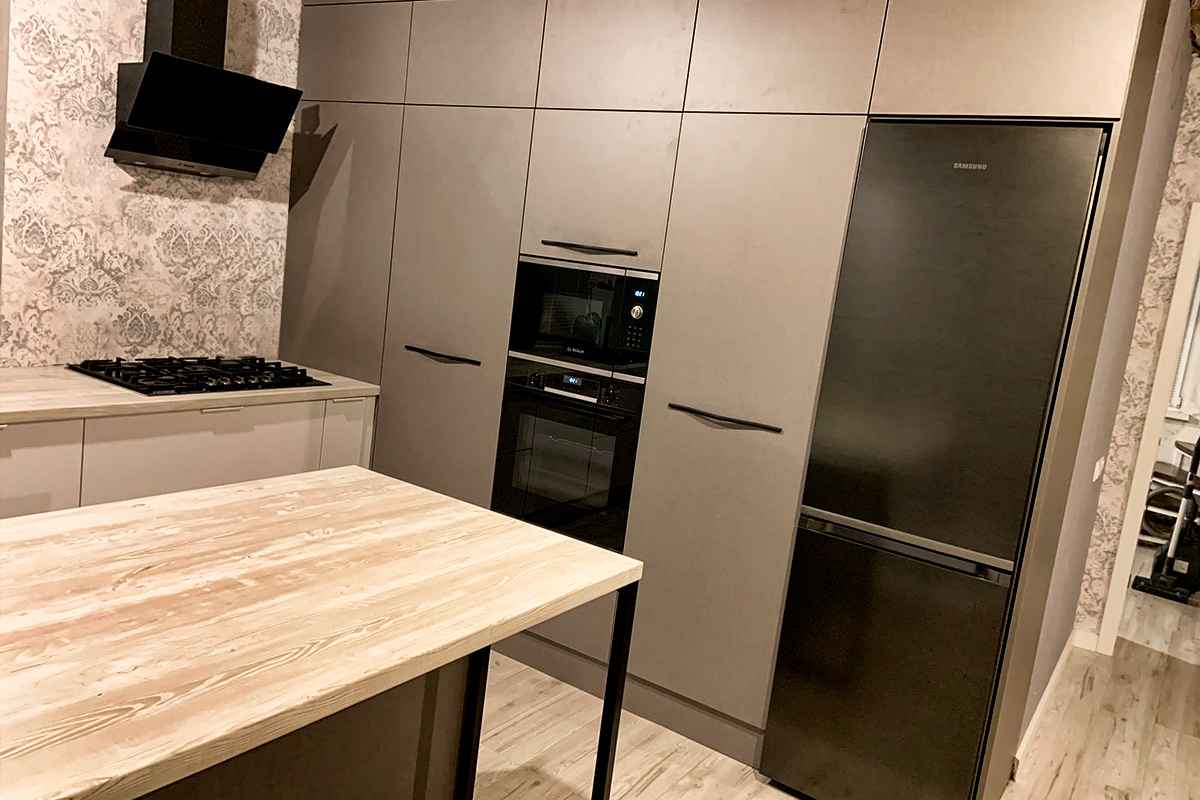 Купить Кухня из ЛДСП с островом в коттедже под заказ, цена от 7500 руб., в рассрочку. Кухни в Гомеле и Речице.